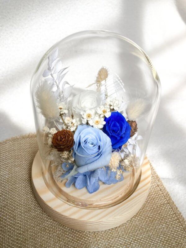 Blue-white colour flower glass dome