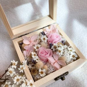 flower wooden box - 2 pink roses