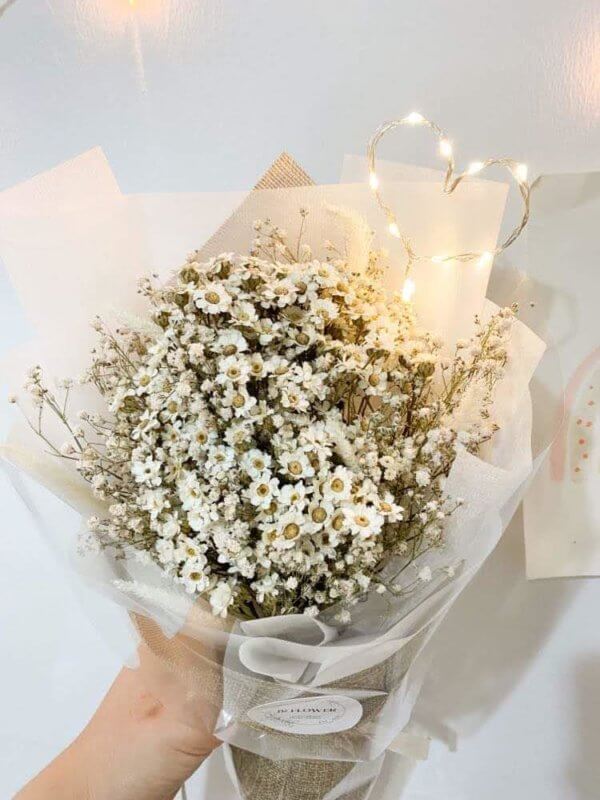 Large daisy flowers bouquet with LED