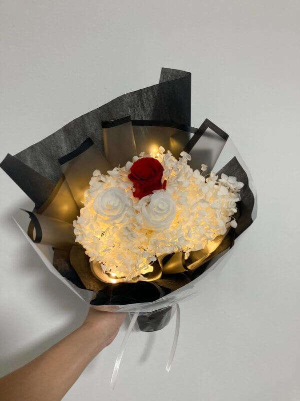 preserved & dried flower bouquet - white & red roses