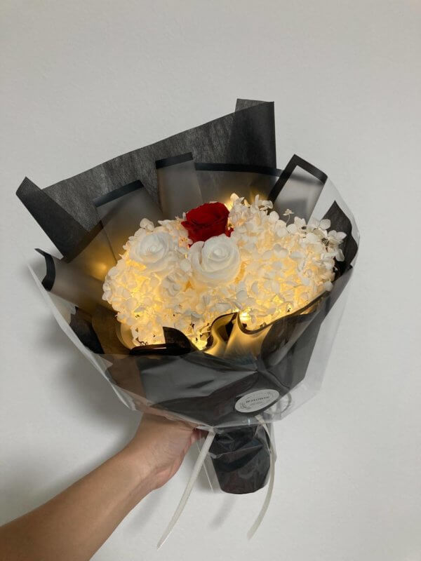 preserved & dried flower bouquet - white & red roses with LED