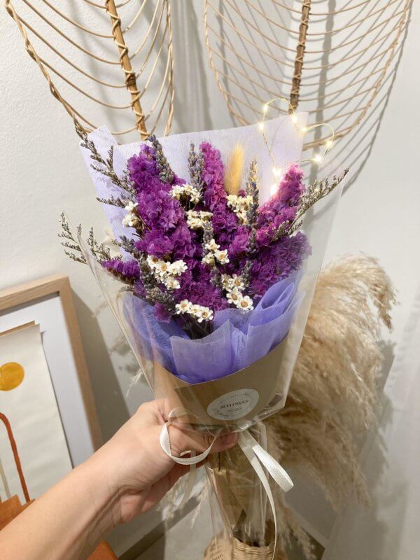 Preserved lavender daisy flower bouquet - regular size