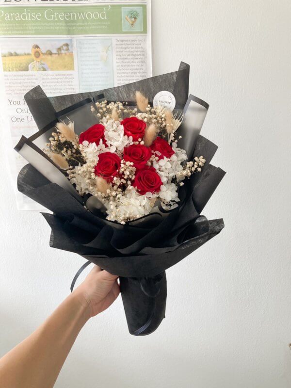 6 red roses with hydrangea bouquet